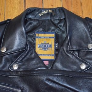 SCHOTT Cropped Perfecto in Lambskin Leather XS